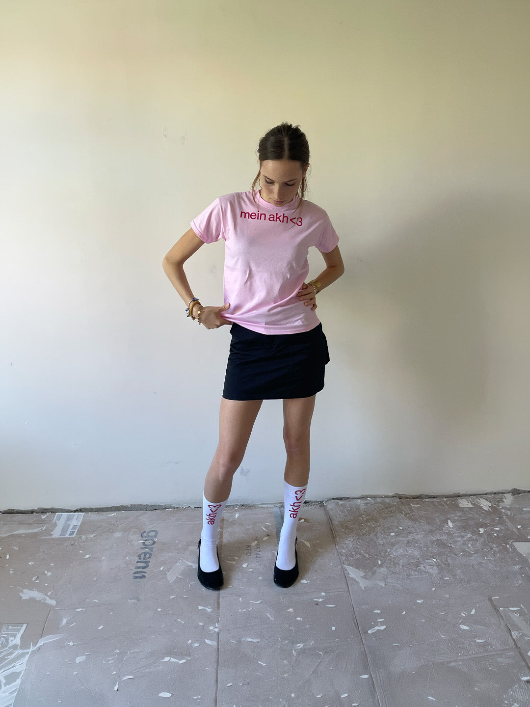 rosa mein akh tee